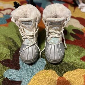 London Fog Kids Silver and White Boots